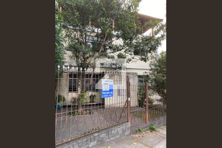 Casa à venda com 290m², 3 quartos e 3 vagas Casa à venda com 290m², 3 quartos e 3 vagasEntrada