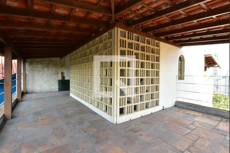 Casa à venda com 290m², 3 quartos e 3 vagas Casa à venda com 290m², 3 quartos e 3 vagasTerraço