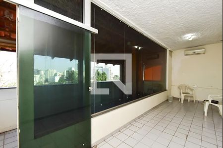 Casa à venda com 290m², 3 quartos e 3 vagas Casa à venda com 290m², 3 quartos e 3 vagasTerraço