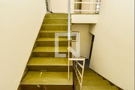 Casa à venda com 290m², 3 quartos e 3 vagas Casa à venda com 290m², 3 quartos e 3 vagasEscada