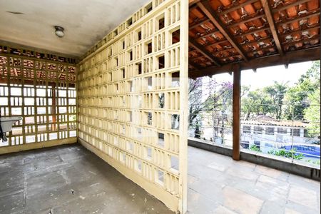 Casa à venda com 290m², 3 quartos e 3 vagas Casa à venda com 290m², 3 quartos e 3 vagasTerraço