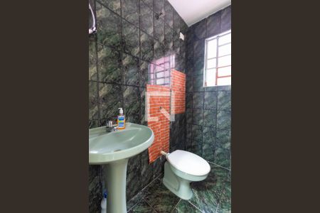 Casa à venda com 310m², 5 quartos e 2 vagasCasa Fundos - Banheiro