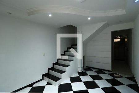Sala de casa de condomínio para alugar com 2 quartos, 52m² em Jardim Santo André, Santo André