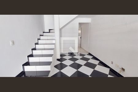 Sala de casa de condomínio para alugar com 2 quartos, 52m² em Jardim Santo André, Santo André