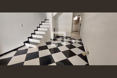 Sala de casa de condomínio para alugar com 2 quartos, 52m² em Jardim Santo André, Santo André