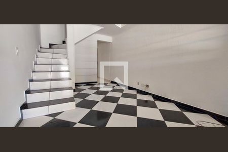 Sala de casa de condomínio para alugar com 2 quartos, 52m² em Jardim Santo André, Santo André
