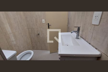 Casa de condomínio para alugar com 52m², 2 quartos e 1 vaga Casa de condomínio para alugar com 52m², 2 quartos e 1 vagaBanheiro