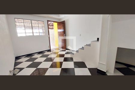 Sala de casa de condomínio para alugar com 2 quartos, 52m² em Jardim Santo André, Santo André