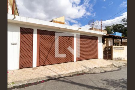 Casa à venda com 225m², 3 quartos e 3 vagasFachada