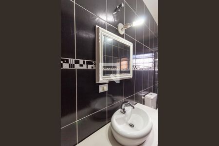 Casa à venda com 225m², 3 quartos e 3 vagasBanheiro Suíte 2