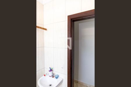 Casa à venda com 196m², 3 quartos e 4 vagas Casa à venda com 196m², 3 quartos e 4 vagasBanheiro Social 2