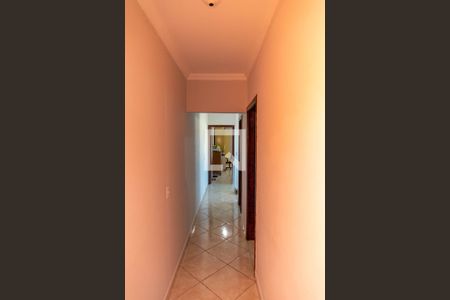 Casa à venda com 196m², 3 quartos e 4 vagas Casa à venda com 196m², 3 quartos e 4 vagasCorredor