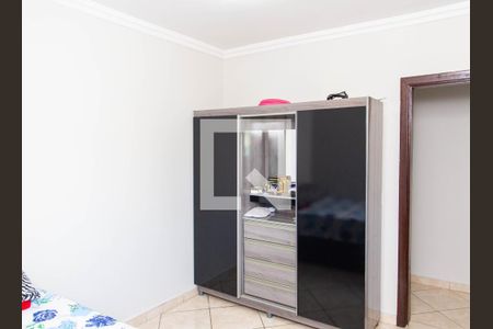 Casa à venda com 196m², 3 quartos e 4 vagas Casa à venda com 196m², 3 quartos e 4 vagasQuarto 2