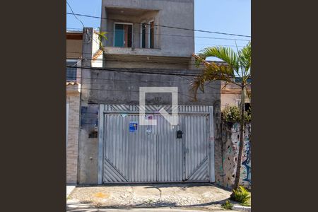 Casa à venda com 196m², 3 quartos e 4 vagas Casa à venda com 196m², 3 quartos e 4 vagasFachada