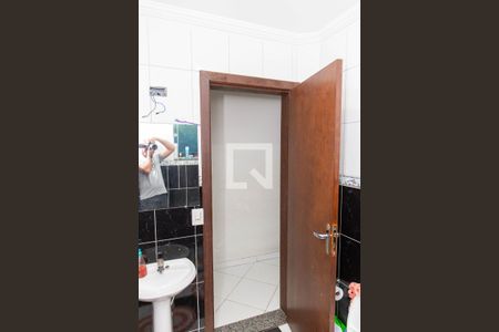 Casa à venda com 196m², 3 quartos e 4 vagas Casa à venda com 196m², 3 quartos e 4 vagasBanheiro Social 1