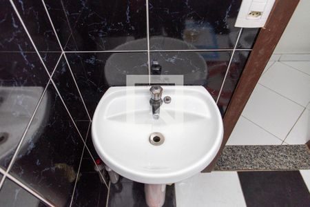 Casa à venda com 196m², 3 quartos e 4 vagas Casa à venda com 196m², 3 quartos e 4 vagasBanheiro Social 1