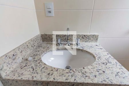 Banheiro  de apartamento à venda com 1 quarto, 51m² em Bom Jesus, Porto Alegre