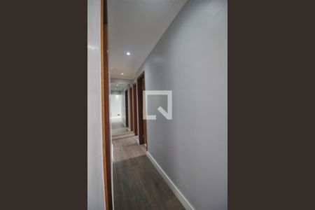 Corredor de apartamento à venda com 3 quartos, 100m² em Vila Progredior, São Paulo