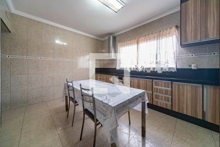 Casa à venda com 380m², 3 quartos e 4 vagasCozinha 