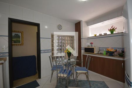 Casa à venda com 250m², 4 quartos e 5 vagasCozinha