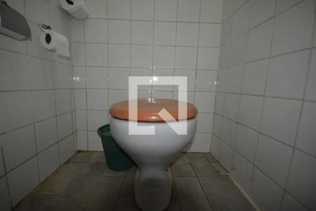 Casa à venda com 250m², 4 quartos e 5 vagasBanheiro de Serviço