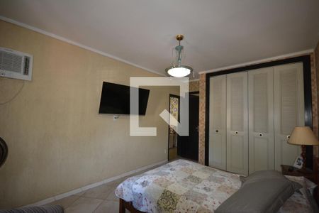 Casa à venda com 250m², 4 quartos e 5 vagasQuarto 1 suite