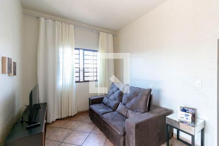 Sala de casa à venda com 3 quartos, 325m² em Carlos Prates, Belo Horizonte