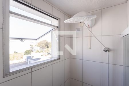 Banheiro de apartamento para alugar com 2 quartos, 42m² em Jardim Leopoldina, Porto Alegre