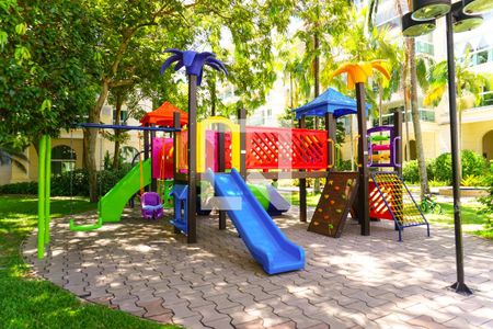 Apartamento para alugar com 105m², 2 quartos e 2 vagas Apartamento para alugar com 105m², 2 quartos e 2 vagasÁrea Comum - Playground