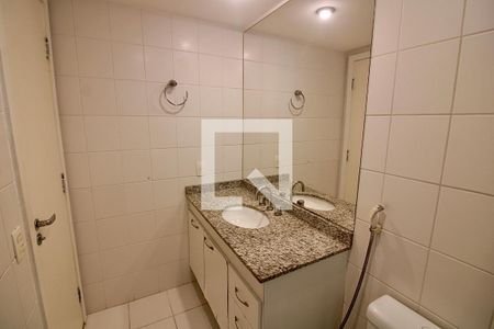 Apartamento para alugar com 105m², 2 quartos e 2 vagas Apartamento para alugar com 105m², 2 quartos e 2 vagasBanheiro da Suíte