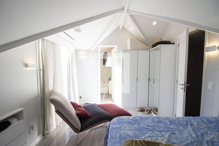 Casa de condomínio à venda com 220m², 5 quartos e 3 vagasSuíte 3