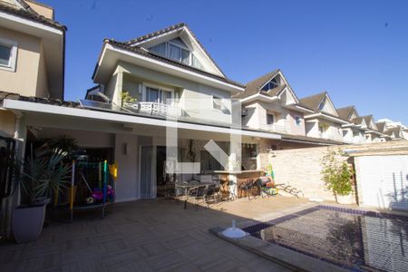 Casa de condomínio à venda com 220m², 5 quartos e 3 vagasFachada da Casa