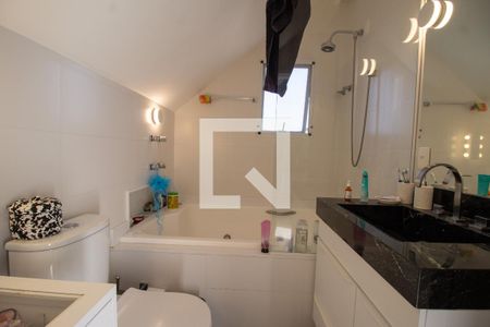 Casa de condomínio à venda com 220m², 5 quartos e 3 vagasBanheiro da Suíte 3