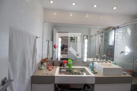 Casa de condomínio à venda com 220m², 5 quartos e 3 vagasBanheiro da Suíte 4