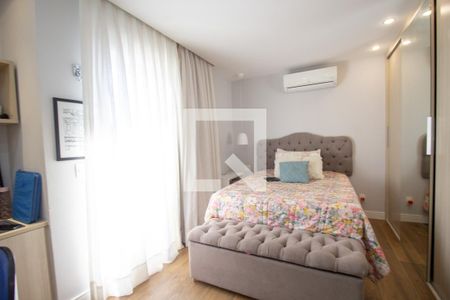 Casa de condomínio à venda com 220m², 5 quartos e 3 vagasSuíte 4