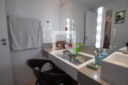 Casa de condomínio à venda com 220m², 5 quartos e 3 vagasBanheiro da Suíte 4