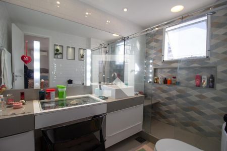 Casa de condomínio à venda com 220m², 5 quartos e 3 vagasBanheiro da Suíte 4