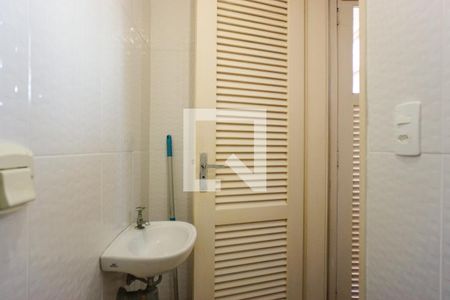 Apartamento à venda com 213m², 4 quartos e 2 vagasBanheiro de Serviço