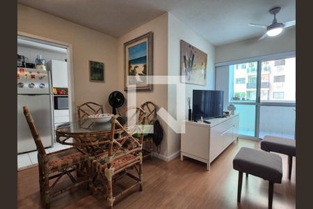 Apartamento à venda com 94m², 2 quartos e 1 vaga Apartamento à venda com 94m², 2 quartos e 1 vagaSala