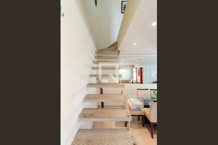 Escadas de casa à venda com 2 quartos, 90m² em Vila do Encontro, São Paulo