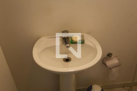 lavab de apartamento para alugar com 4 quartos, 145m² em Lar São Paulo, São Paulo