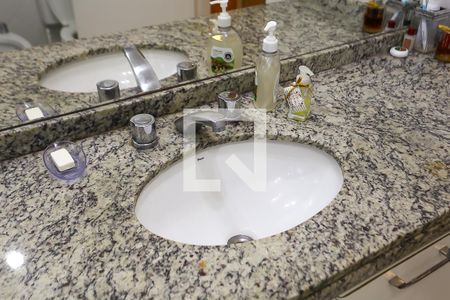 Apartamento para alugar com 145m², 4 quartos e 3 vagas Apartamento para alugar com 145m², 4 quartos e 3 vagasBanheiro da Suíte 1