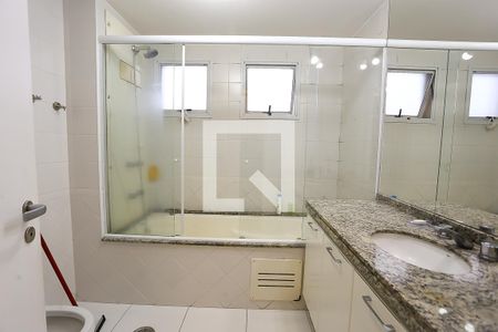 Apartamento para alugar com 145m², 4 quartos e 3 vagas Apartamento para alugar com 145m², 4 quartos e 3 vagasBanheiro da Suíte 1