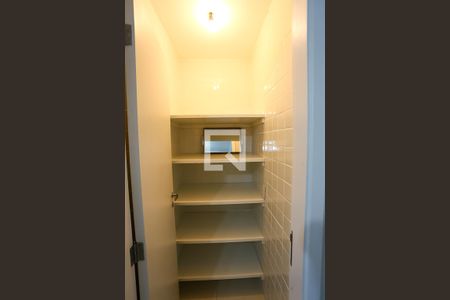 Apartamento para alugar com 145m², 4 quartos e 3 vagas Apartamento para alugar com 145m², 4 quartos e 3 vagasCozinha despensa