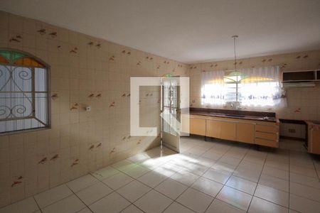 Casa à venda com 300m², 3 quartos e 2 vagascozinha