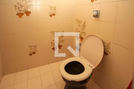 Casa à venda com 300m², 3 quartos e 2 vagasBanheiro 