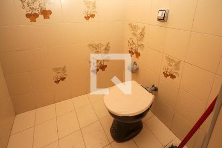 Casa à venda com 300m², 3 quartos e 2 vagasBanheiro 