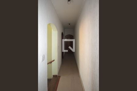 Corredor de casa à venda com 3 quartos, 300m² em Vila Margarida, São Paulo