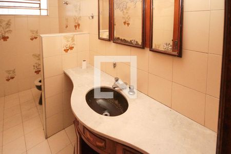 Casa à venda com 300m², 3 quartos e 2 vagasBanheiro 