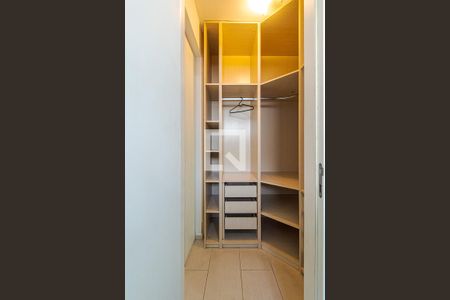 Apartamento à venda com 43m², 1 quarto e 1 vaga Apartamento à venda com 43m², 1 quarto e 1 vagaCloset